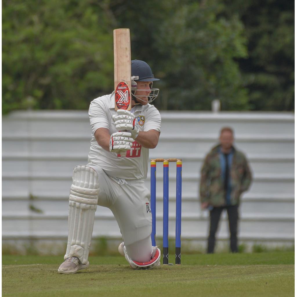 Ton-up Connolly leads Ossett to the top